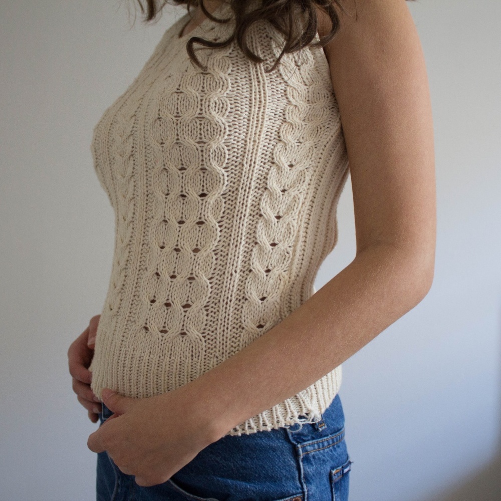 ✨SOLD✨ 70s 80s Tank Top Sweater - Picture 2 of 4